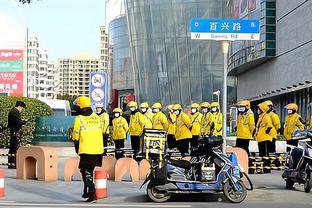 高效输出！武切维奇半场12中8拿下17分4板 得分平两队最高